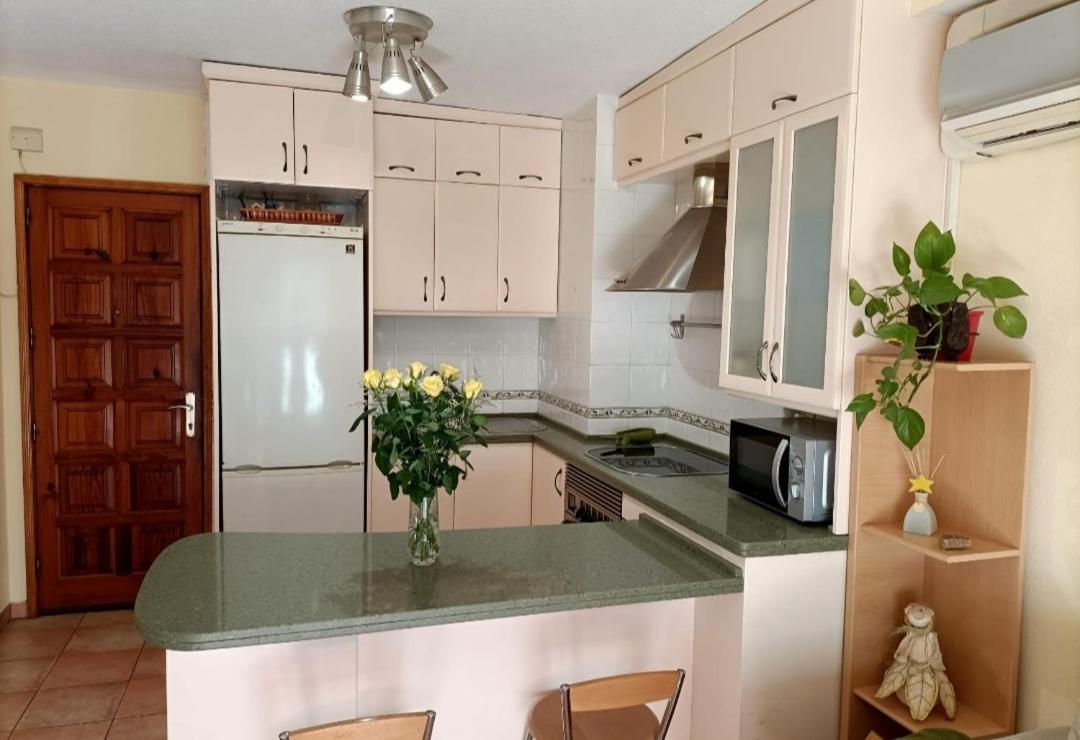 Apartamento En La Mejor Zona De Santa Cruz Apartment Bagian luar foto