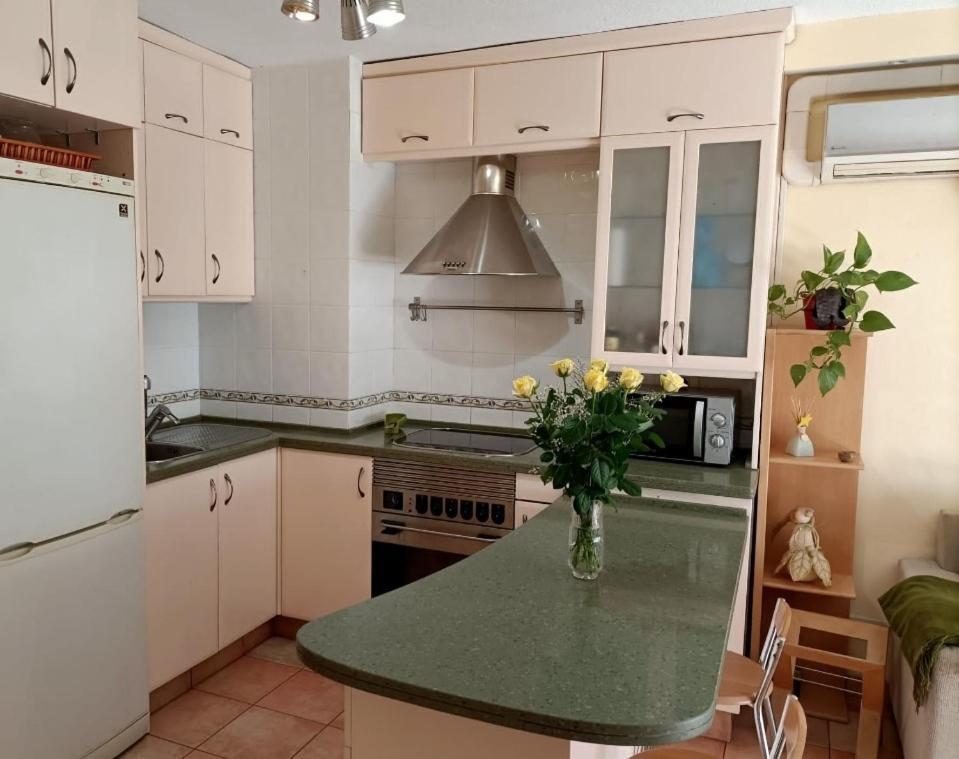 Apartamento En La Mejor Zona De Santa Cruz Apartment Bagian luar foto